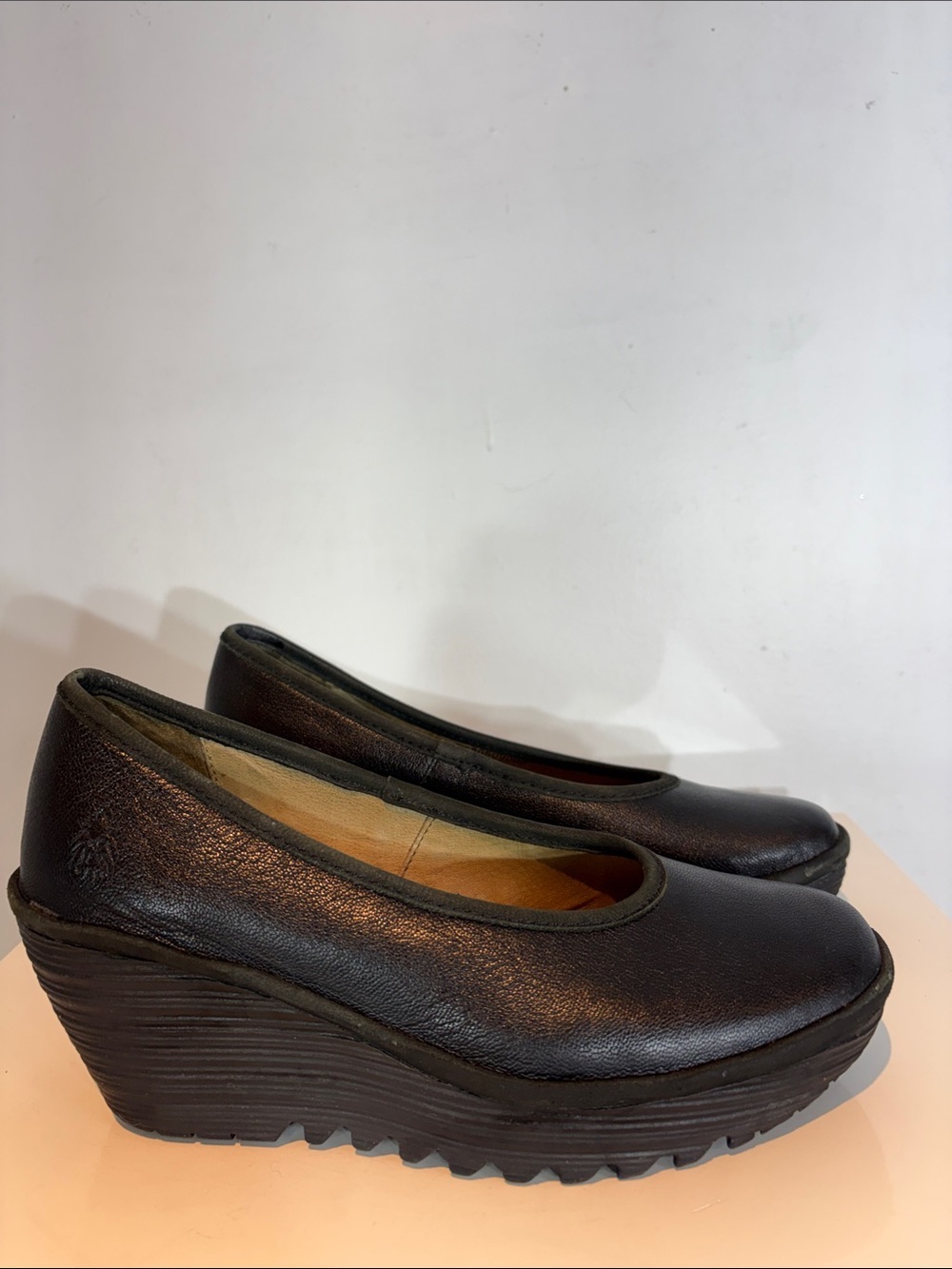 FLY London Women's Yalu Wedge Pump size EU 37